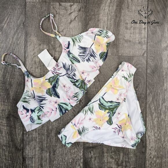 Reef Lovely Senorita Flutter Two Piece Swimsuit Size 16 - Picture 3 of 4